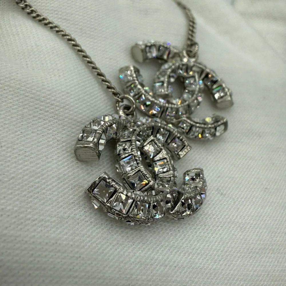 ❌SOLD❌Authentic Chanel silver princess square crystal large CC dangle earrings - Picture 11 of 13